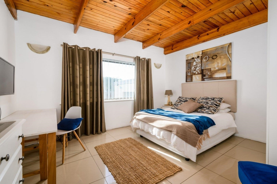 8 Bedroom Property for Sale in Summerstrand Eastern Cape